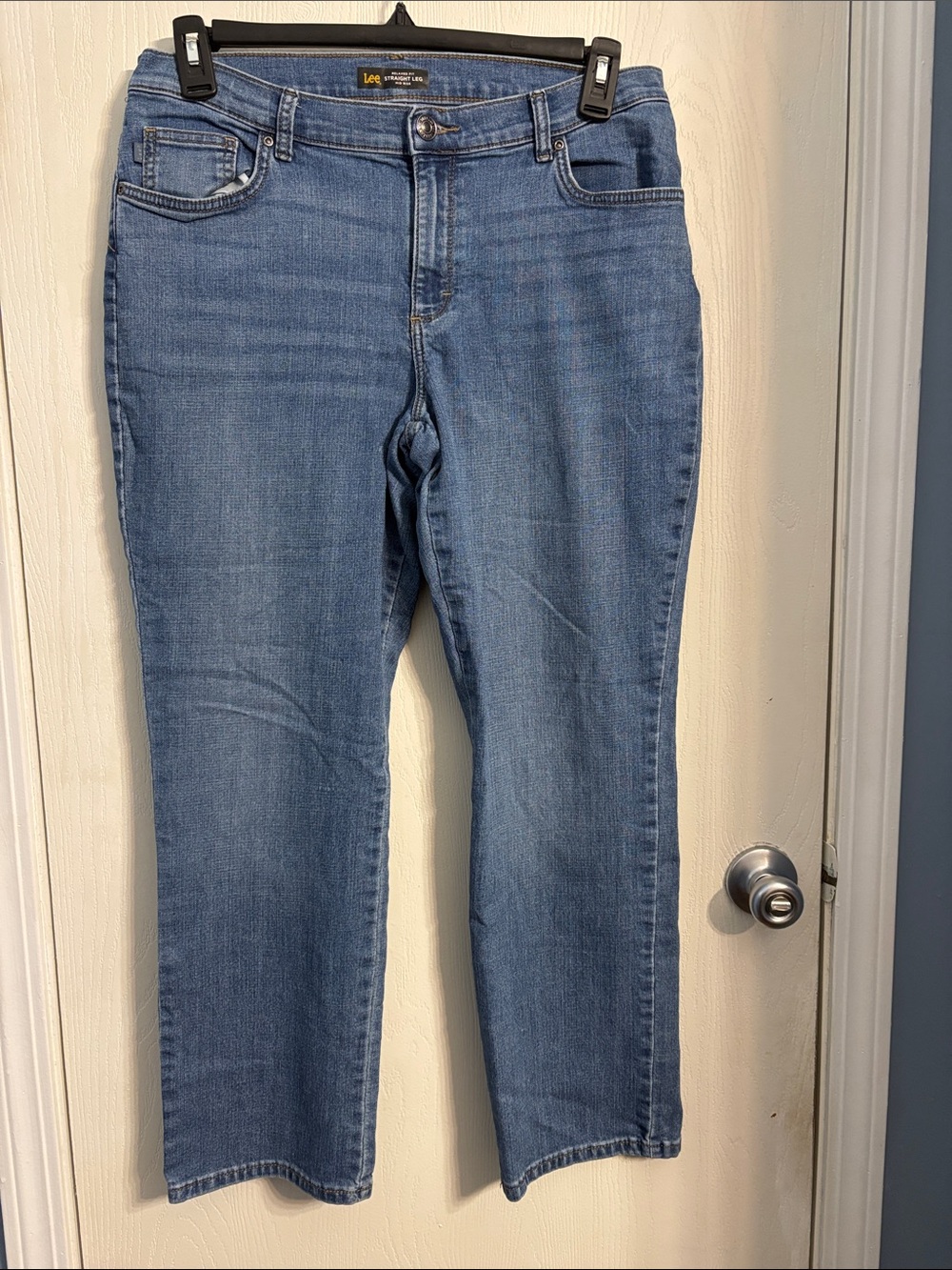 Lee Women’s Straight-Leg Jeans in Classic Blue Denim